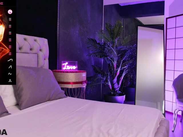 SelenaDaze's BongaCams show and profile