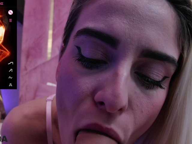 SelenaDaze's BongaCams show and profile