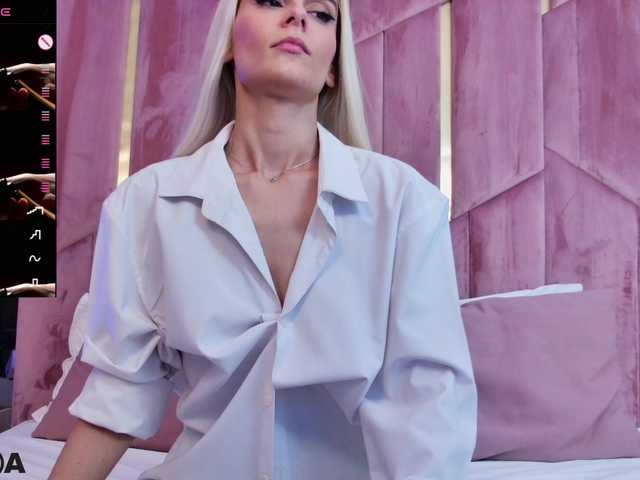 SelenaDaze's BongaCams show and profile