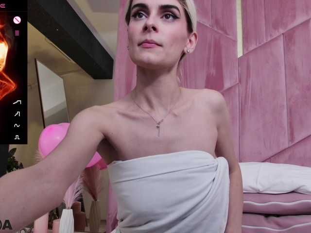 SelenaDaze's BongaCams show and profile