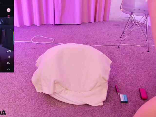 SelenaDaze webcam