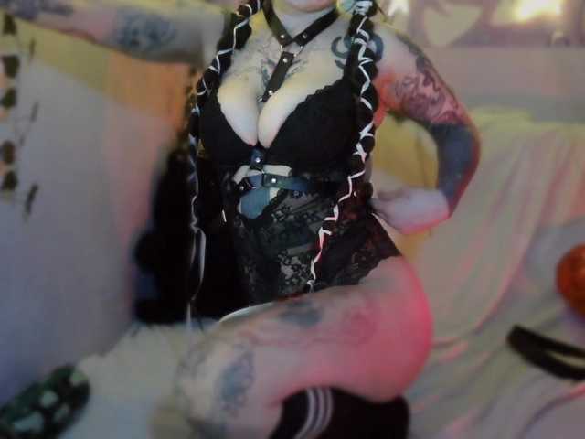 Mini0Melloo's BongaCams show and profile