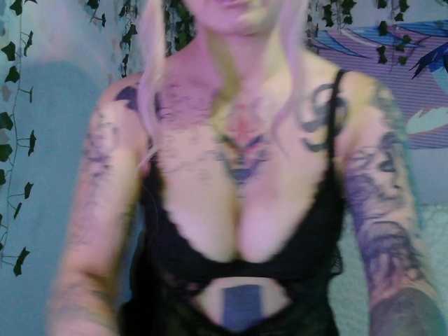 Mini0Melloo's BongaCams show and profile