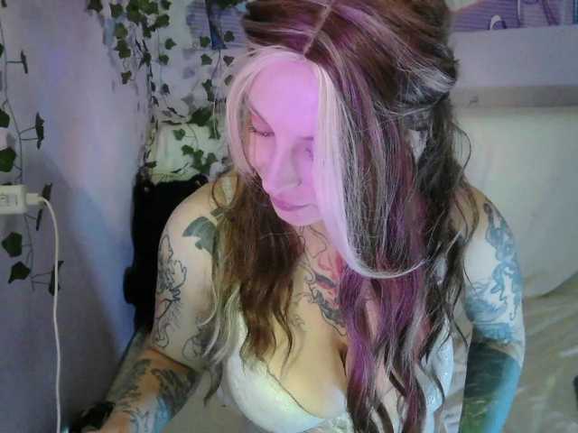 Mini0Melloo's BongaCams show and profile