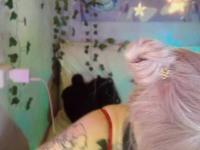 Mini0Melloo's BongaCams show and profile