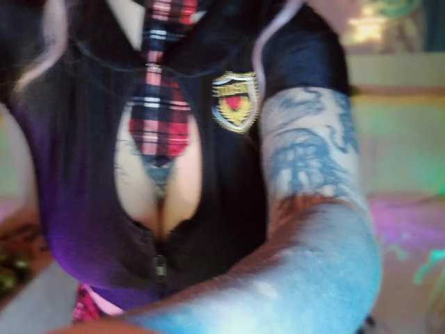 Mini0Melloo's BongaCams show and profile