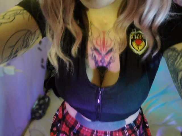 Mini0Melloo's BongaCams show and profile