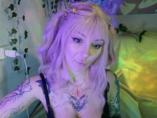 Mini0Melloo's BongaCams show and profile