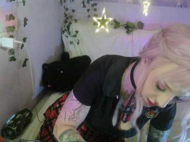 Mini0Melloo's BongaCams show and profile