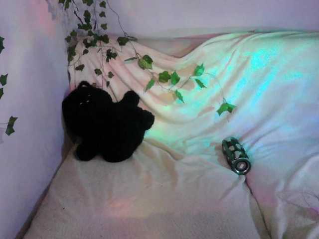 Mini0Melloo's BongaCams show and profile