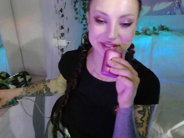 Mini0Melloo's BongaCams show and profile