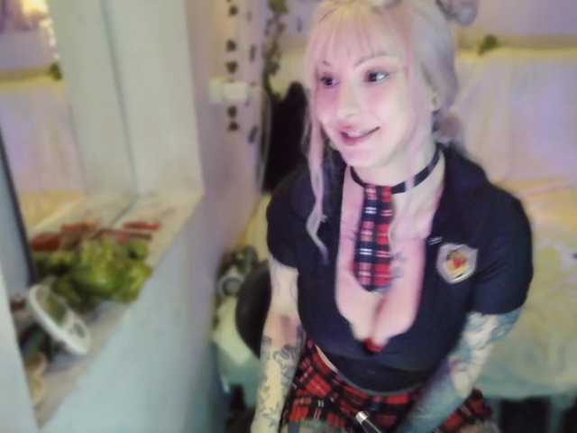 Mini0Melloo's BongaCams show and profile