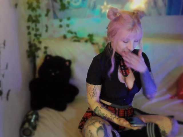 Mini0Melloo's BongaCams show and profile
