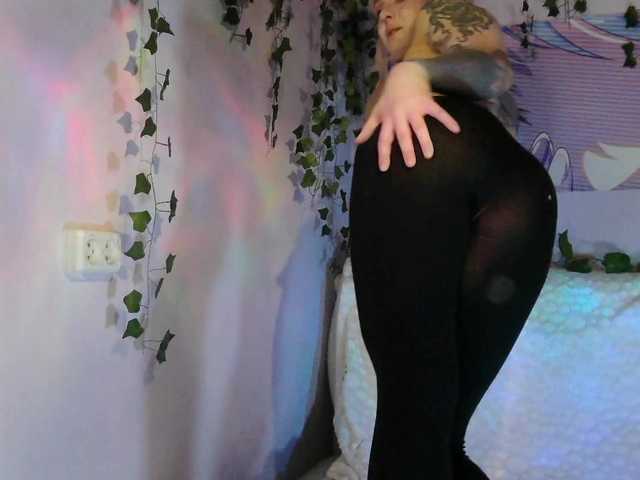 Mini0Melloo's BongaCams show and profile