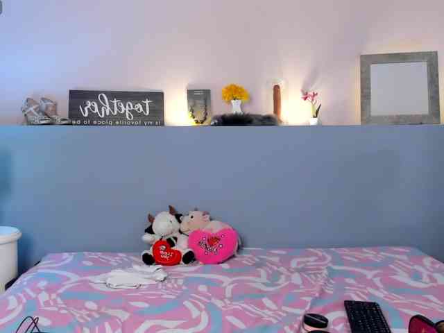 MiaClemont webcam