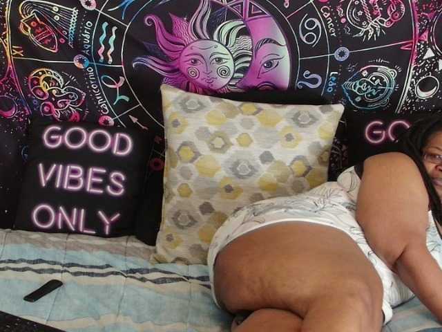 RenaeCumsAlot on BongaCams 