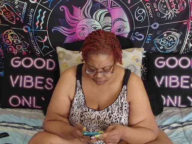 renaespleasurepalace webcam