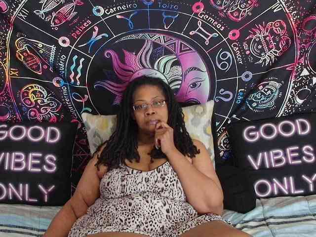 renaespleasurepalace webcam