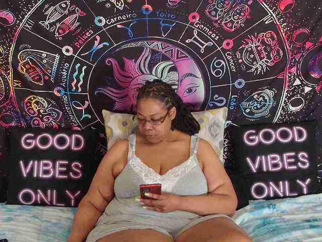 RenaeCumsAlot Live Webcam on BongaCams