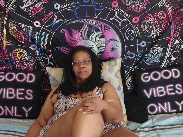 renaespleasurepalace webcam