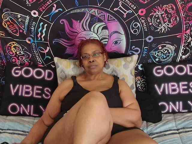 RenaeCumsAlot Live Webcam on BongaCams