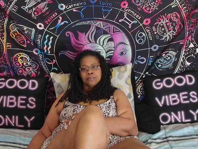 renaespleasurepalace webcam