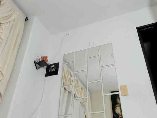saritaloven Live Webcam on BongaCams