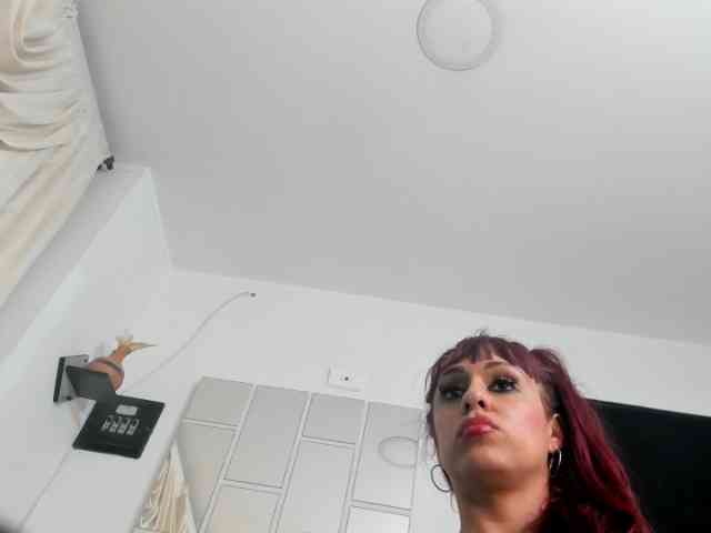 saritaloven Live Webcam on BongaCams