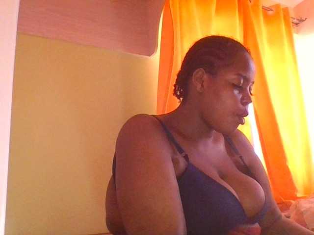 sauccyspoilage webcam bongacams model stream image