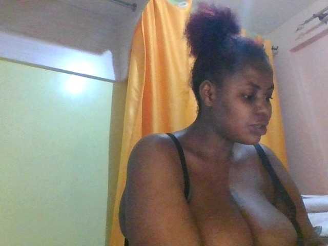 sauccyspoilage webcam bongacams model stream image