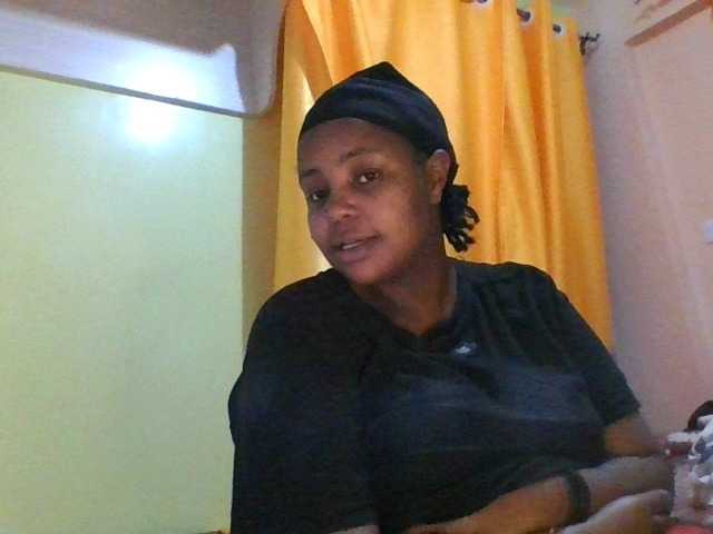 sauccyspoilage webcam bongacams model stream image