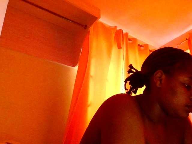 sauccyspoilage webcam bongacams model stream image