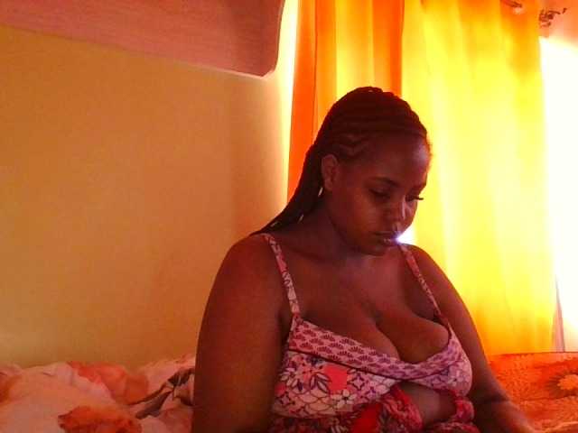 sauccyspoilage webcam bongacams model stream image