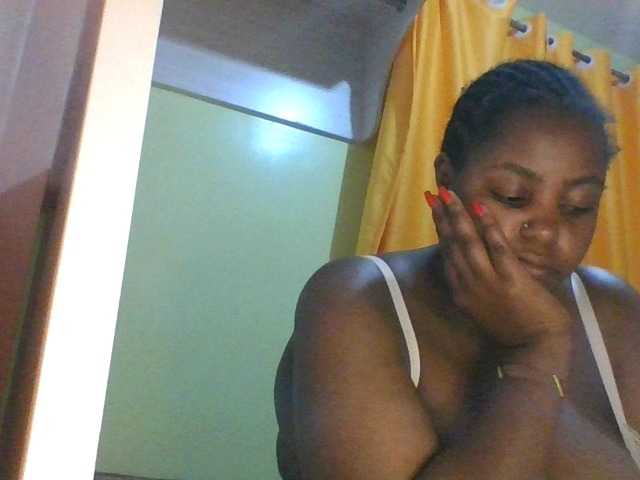 sauccyspoilage webcam bongacams model stream image