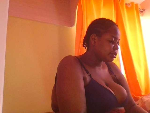 sauccyspoilage webcam bongacams model stream image