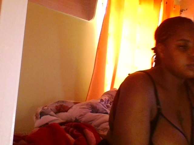 sauccyspoilage webcam bongacams model stream image