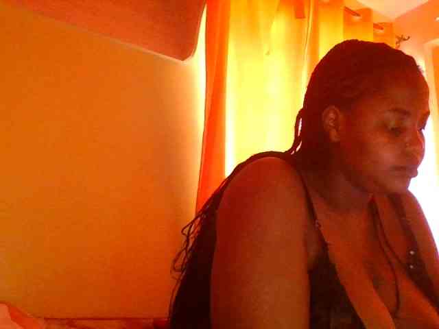 sauccyspoilage Live Webcam on BongaCams