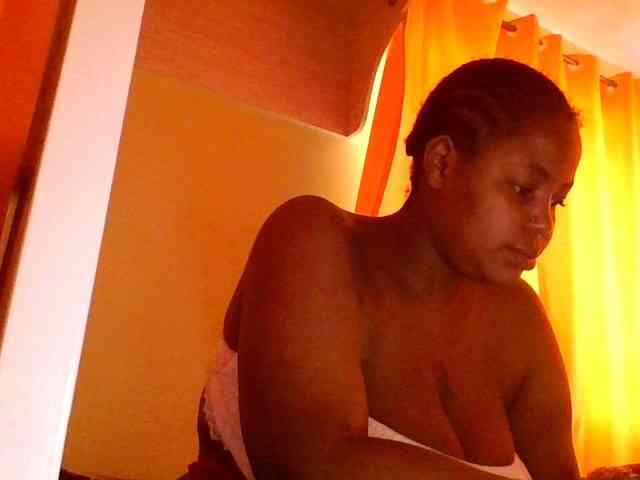 sauccyspoilage Live Webcam on {site_name}