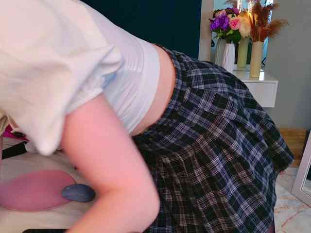 BlondiDoll webcam