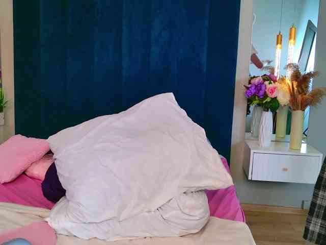 BlondiDoll webcam