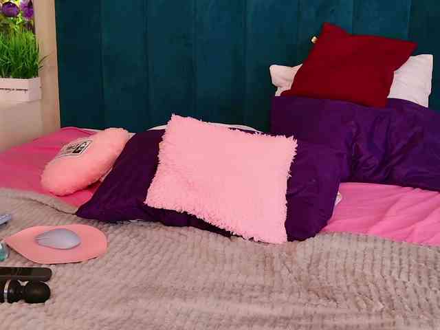 BlondiDoll webcam