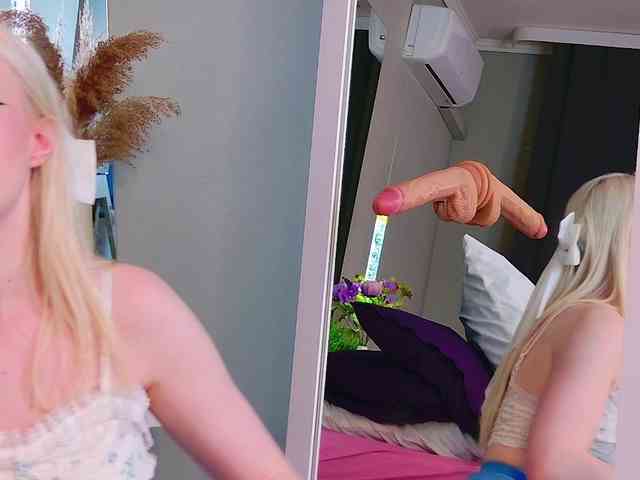 BlondiDoll webcam