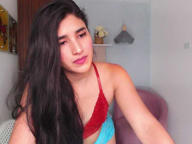  Lia-Mar chat room