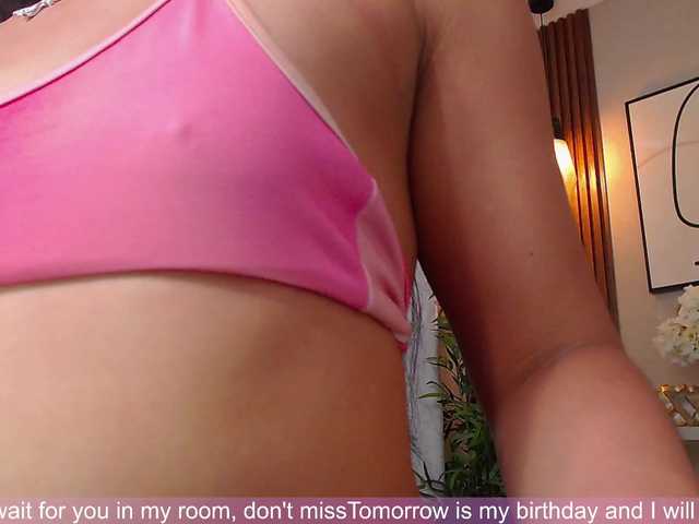  Lia-Mar chat room