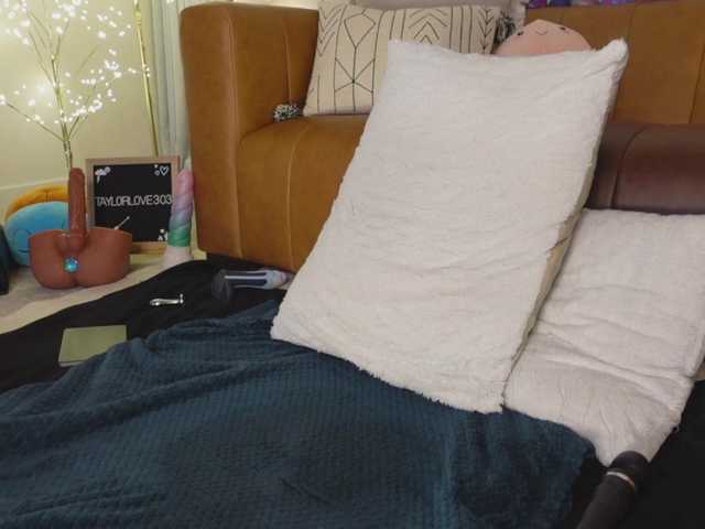 TaylorLove303 live cam