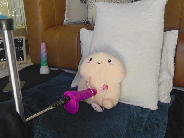 TaylorLove303 live cam profile