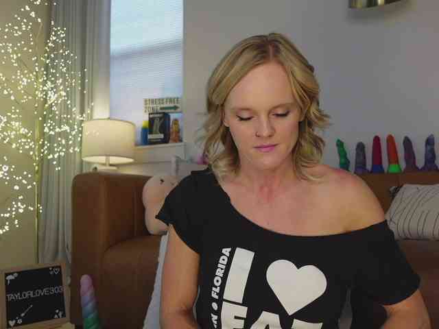 TaylorLove303 webcam