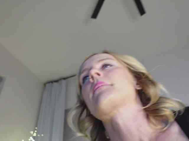 TaylorLove303 webcam