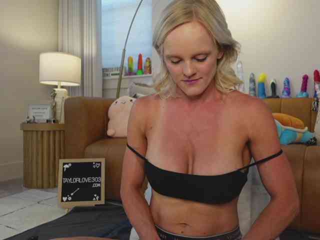 TaylorLove303 webcam