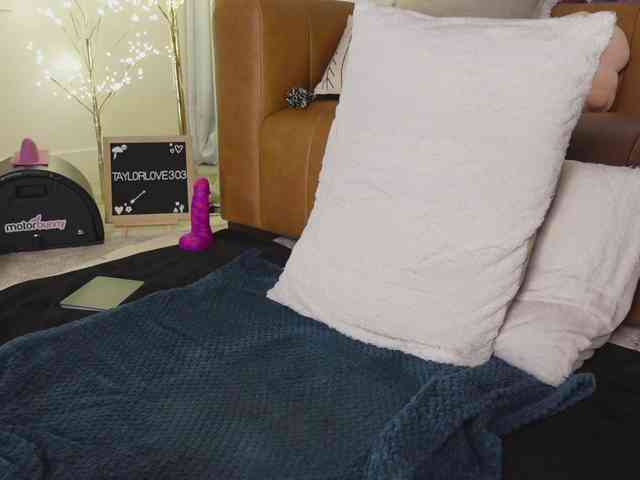 TaylorLove303 webcam